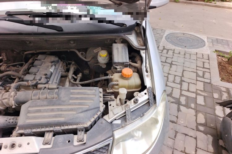 Used Wuling Hongguang 2014 1.5L S Standard Version Engine Bay Left