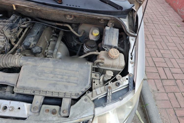 Used Wuling Hongguang 2014 1.2L Standard Model China IV Engine Bay Left
