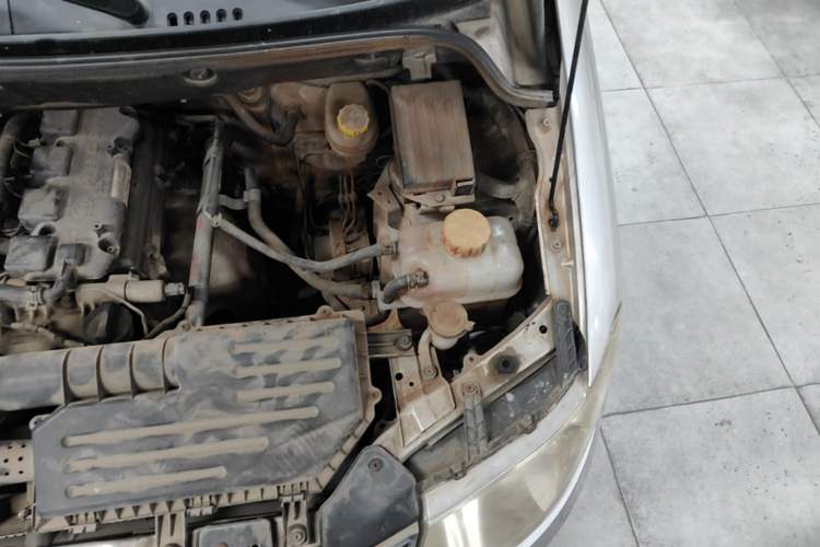Used Wuling Hongguang 2014 1.5L S Comfort Model Engine Bay Left