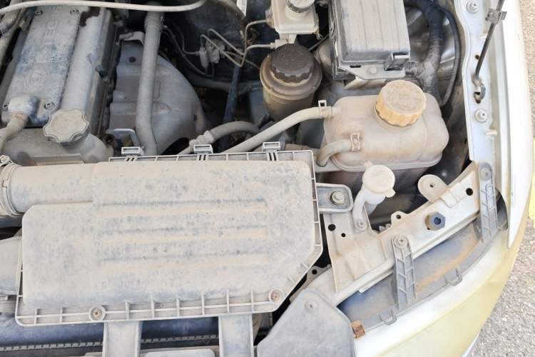 Used Wuling Hongguang 2014 1.2L Base Model China IV Engine Bay Left