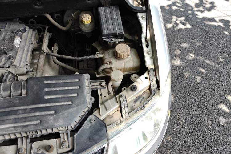 Used Wuling Hongguang 2014 1.5L S Comfort Model Engine Bay Left