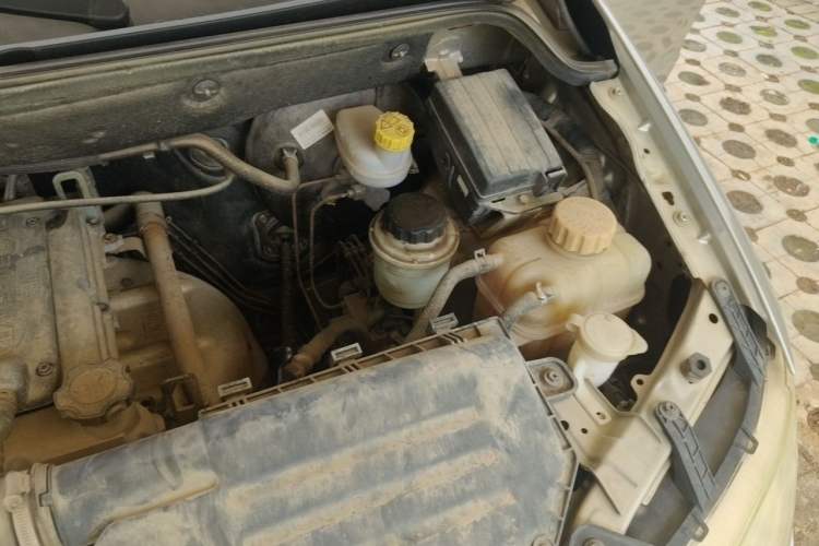 Used Wuling Hongguang 2014 1.2L S Comfort Model China IV Engine Bay Left