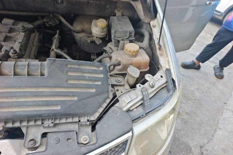 Used Wuling Hongguang 2014 1.5L S Luxury Model Engine Bay Left