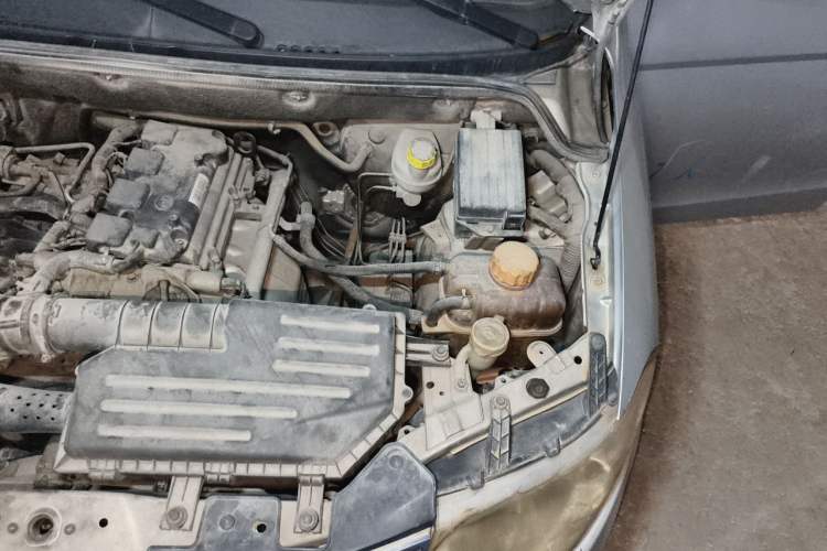 Used Wuling Hongguang 2014 1.5L S Standard Version Engine Bay Left