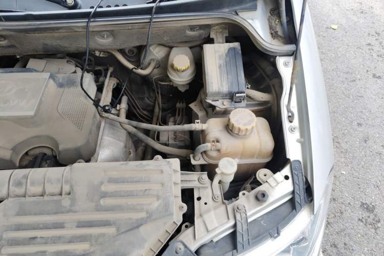 Used Wuling Hongguang 2014 1.5L S Luxury Model Engine Bay Left