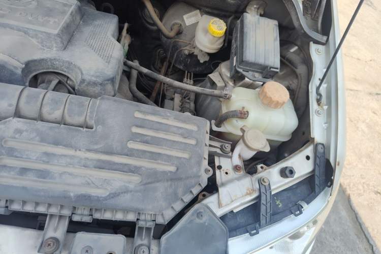 Used Wuling Hongguang 2014 1.5L S Luxury Model Engine Bay Left