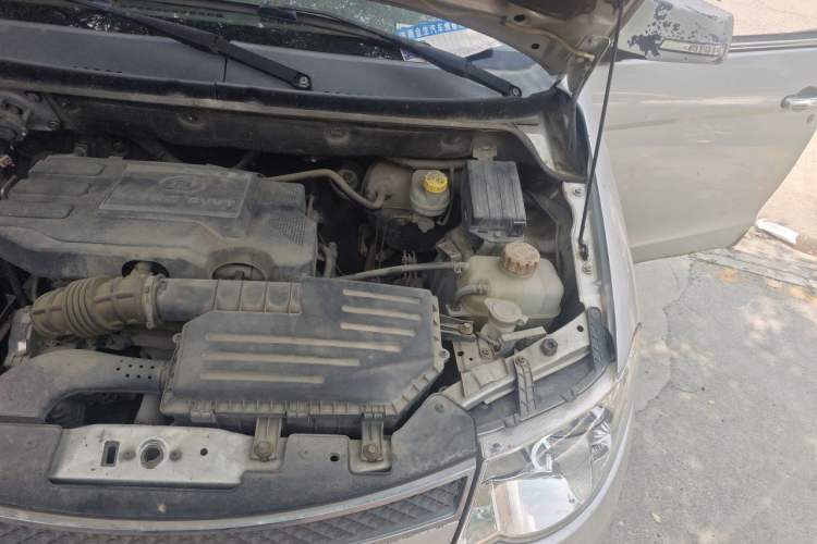 Used Wuling Hongguang 2014 1.5L S Luxury Model Engine Bay Left