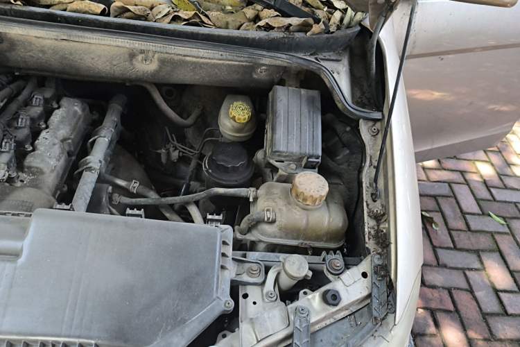 Used Wuling Hongguang 2014 1.2L Base Model China IV Engine Bay Left