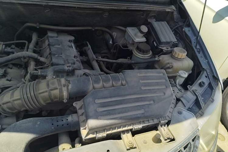 Used Wuling Hongguang 2014 1.5L Standard Version Engine Bay Left