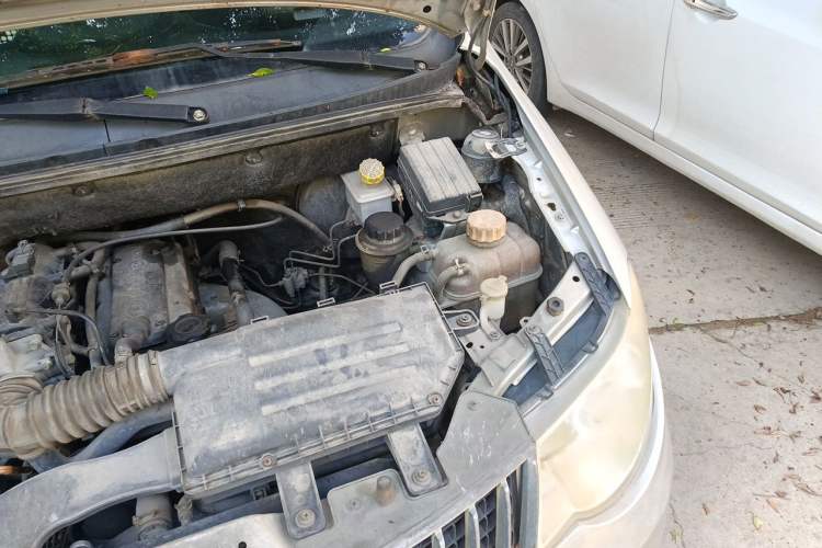Used Wuling Hongguang 2014 1.2L Base Model China IV Engine Bay Left