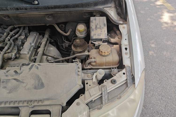 Used Wuling Hongguang 2014 1.2L Standard Model China IV Engine Bay Left