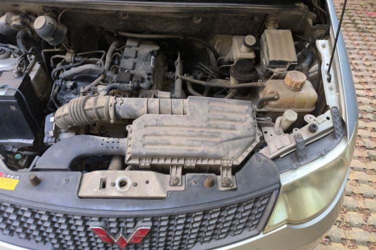 Used Wuling Hongguang 2014 1.5L Base Version Engine Bay Left
