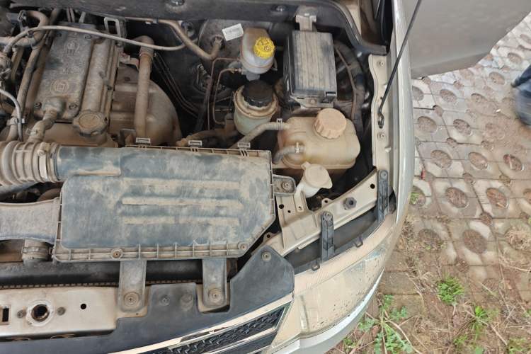 Used Wuling Hongguang 2014 1.2L S Comfort Model China IV Engine Bay Left