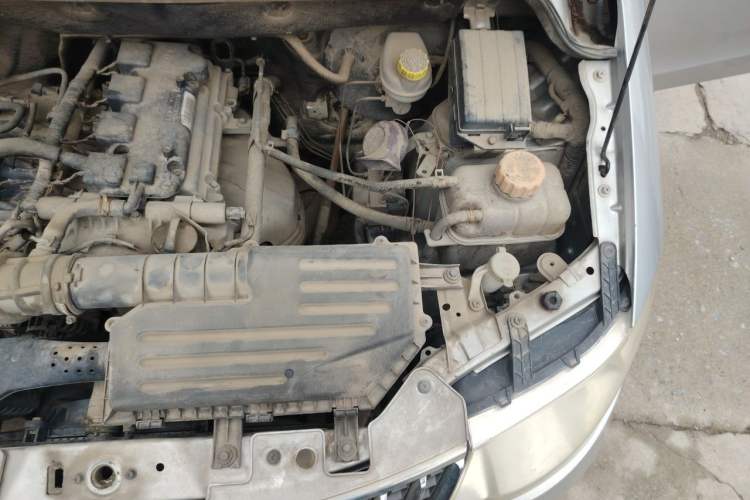 Used Wuling Hongguang 2014 1.5L Standard Version Engine Bay Left