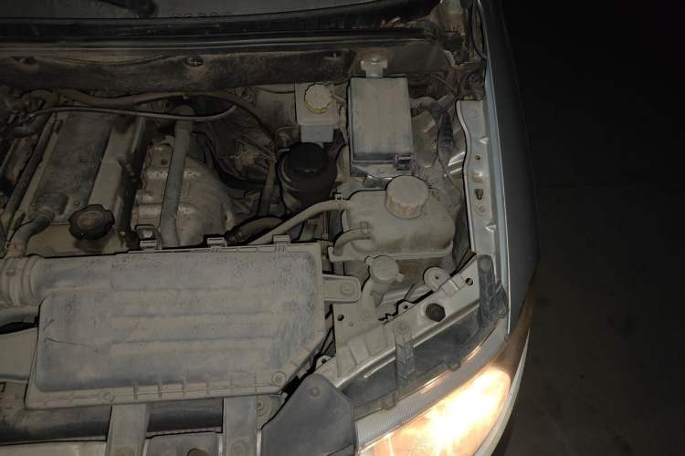 Used Wuling Hongguang 2014 1.2L Base Model China IV Engine Bay Left