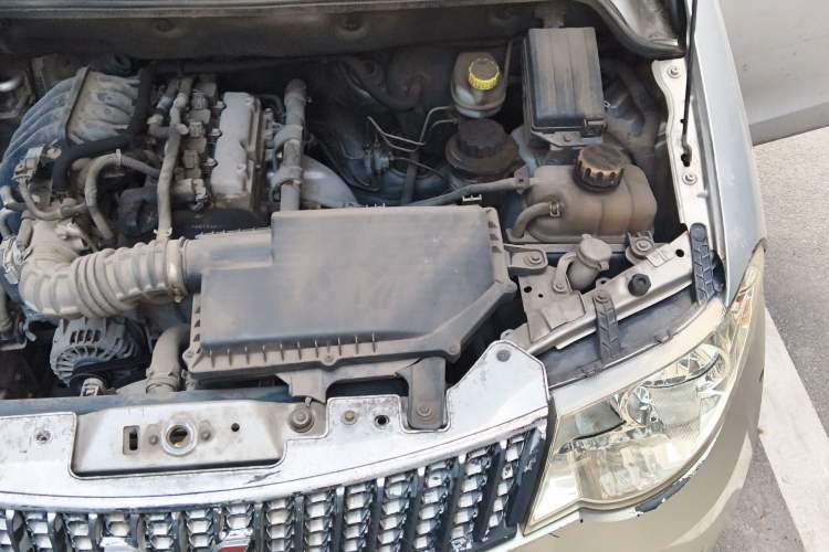 Used Wuling Hongguang 2014 1.2L Standard Model China IV Engine Bay Left