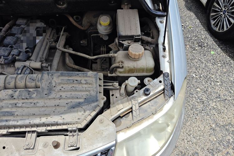 Used Wuling Hongguang 2014 1.5L Standard Version Engine Bay Left