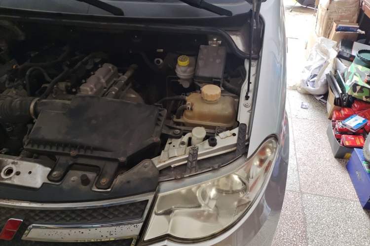 Used Wuling Hongguang 2014 1.2L S Comfort Model China IV Engine Bay Left