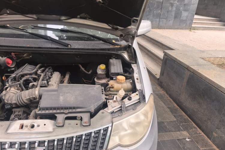 Used Wuling Hongguang 2014 1.2L Standard Model China IV Engine Bay Left
