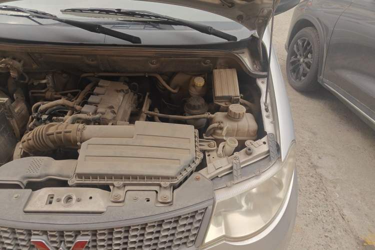 Used Wuling Hongguang 2014 1.5L Base Version Engine Bay Left