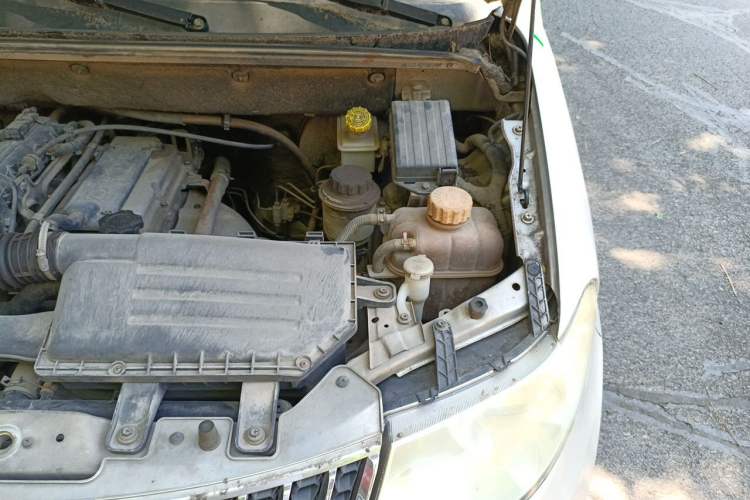 Used Wuling Hongguang 2014 1.2L Standard Model China IV Engine Bay Left