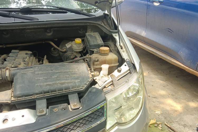Used Wuling Hongguang 2014 1.5L S Comfort Model Engine Bay Left