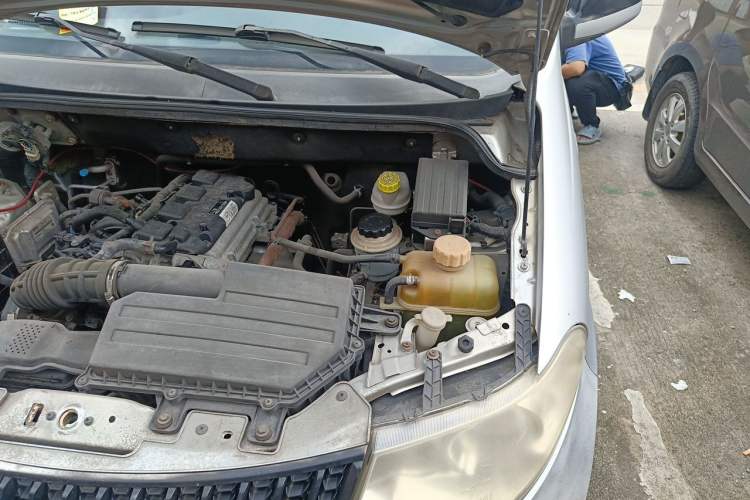 Used Wuling Hongguang 2014 1.5L Standard Version Engine Bay Left