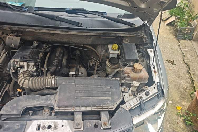 Used Wuling Hongguang 2014 1.2L Base Model China IV Engine Bay Left
