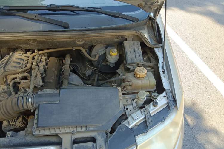 Used Wuling Hongguang 2014 1.2L S Standard Version China IV Standard Engine Bay Left