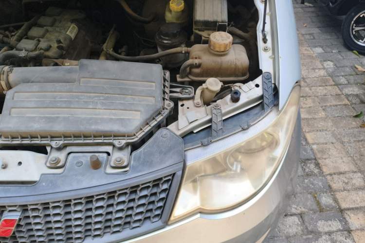 Used Wuling Hongguang 2014 1.5L Base Version Engine Bay Left