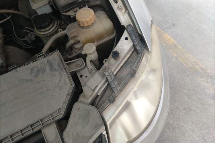 Used Wuling Hongguang 2014 1.2L Base Model China IV Engine Bay Left