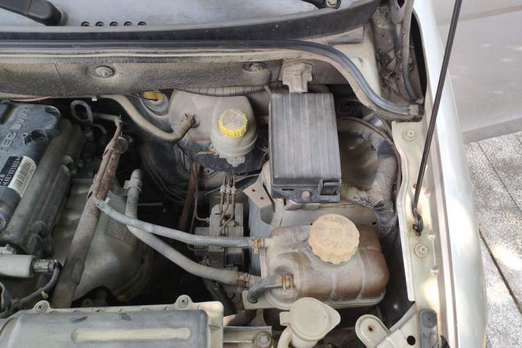 Used Wuling Hongguang 2014 1.5L S Comfort Model Engine Bay Left