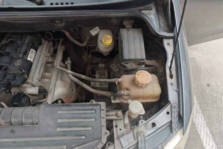 Used Wuling Hongguang 2014 1.5L S Comfort Model Engine Bay Left