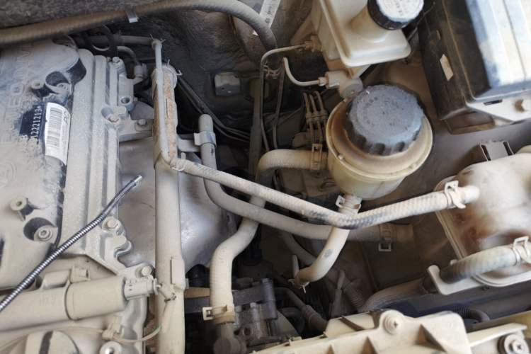 Used Wuling Hongguang 2014 1.5L Base Version Engine Bay Left