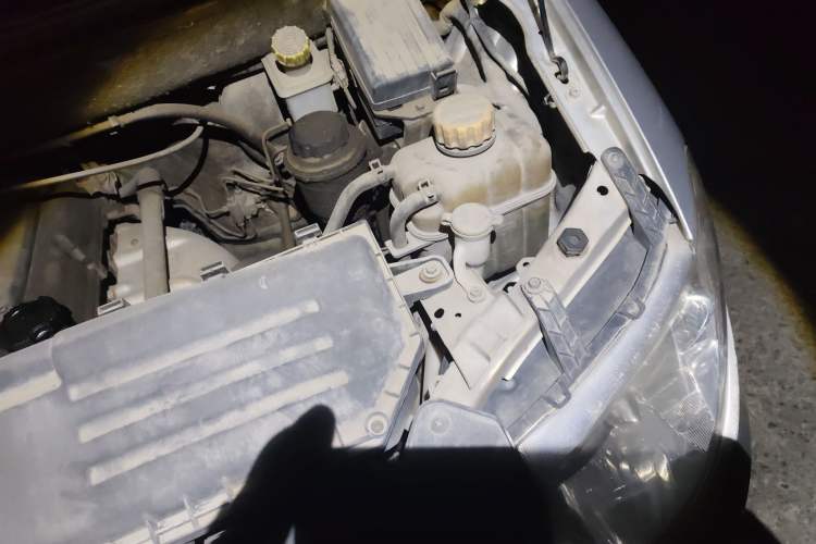 Used Wuling Hongguang 2014 1.2L Base Model China IV Engine Bay Left