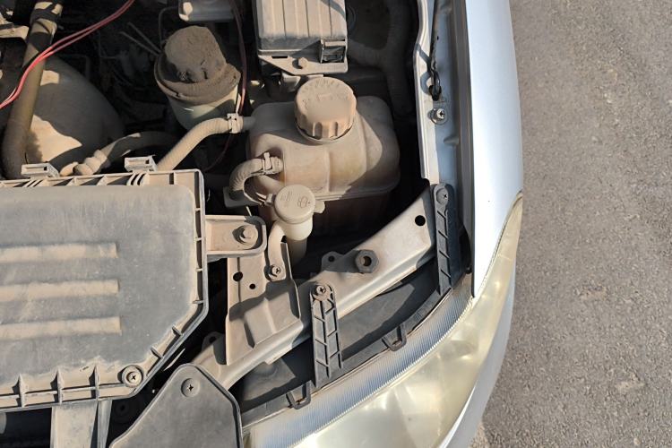Used Wuling Hongguang 2014 1.2L Base Model China IV Engine Bay Left