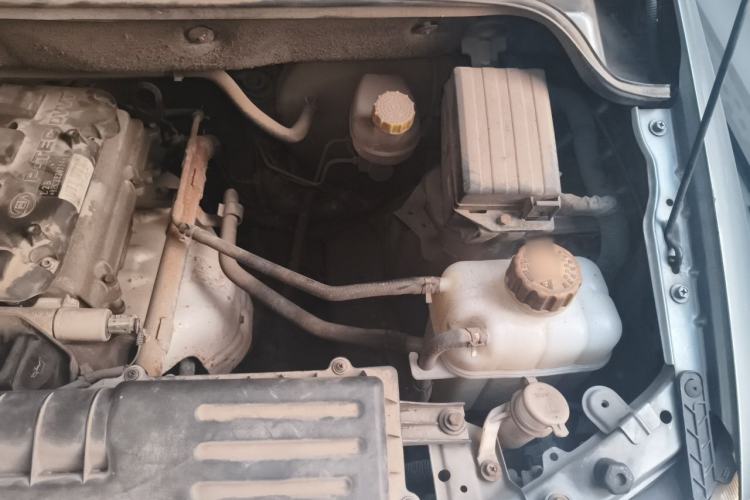 Used Wuling Hongguang 2014 1.5L Base Version Engine Bay Left