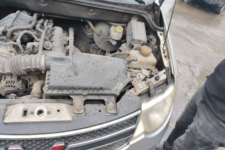 Used Wuling Hongguang 2014 1.2L S Standard Version China IV Standard Engine Bay Left