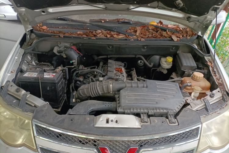Used Wuling Hongguang 2014 1.5L S Standard Version Engine Bay