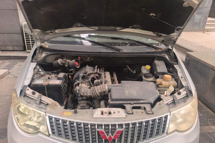 Used Wuling Hongguang 2014 1.2L Standard Model China IV Engine Bay