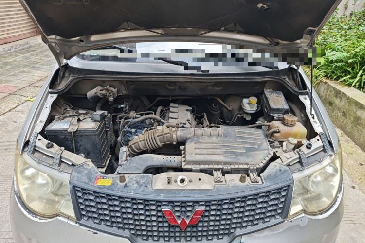 Used Wuling Hongguang 2014 1.5L Base Version Engine Bay