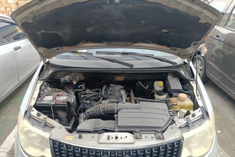 Used Wuling Hongguang 2014 1.5L Standard Version Engine Bay