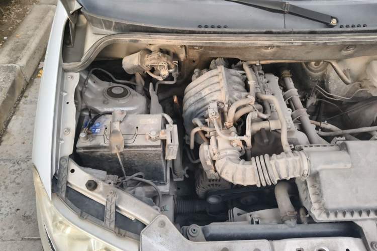 Used Wuling Hongguang 2014 1.2L Standard Model China IV Engine Bay Right