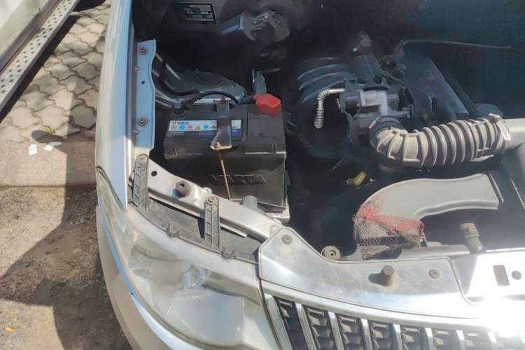 Used Wuling Hongguang 2014 1.2L Base Model China IV Engine Bay Right