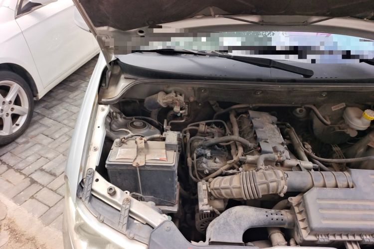 Used Wuling Hongguang 2014 1.5L S Standard Version Engine Bay Right