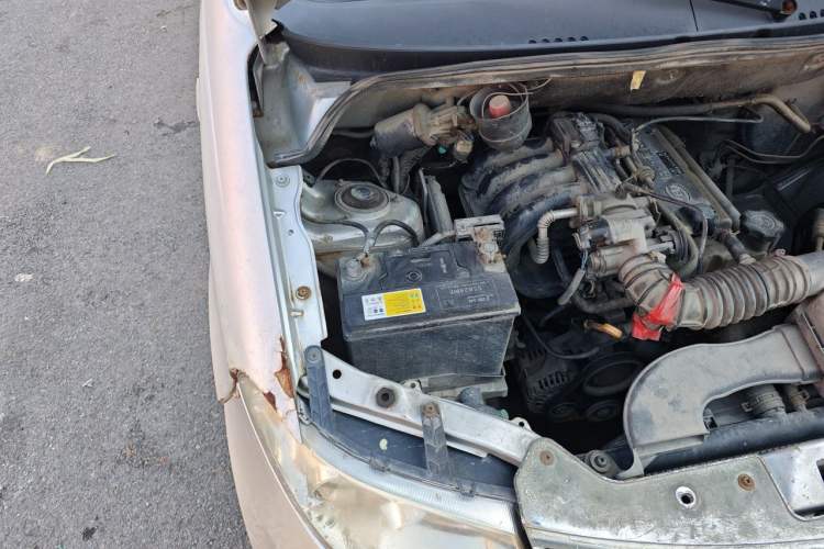 Used Wuling Hongguang 2014 1.2L Standard Model China IV Engine Bay Right