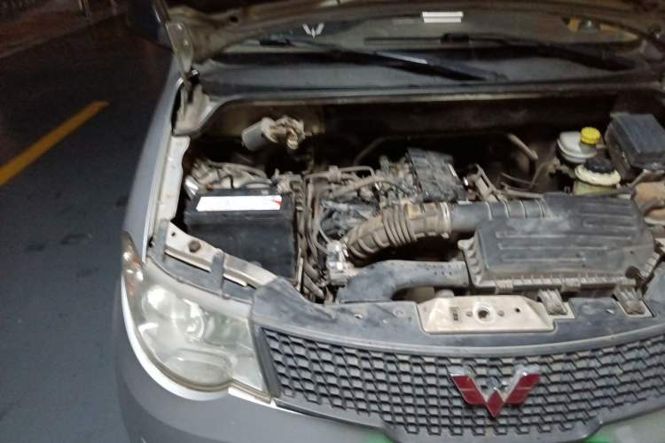 Used Wuling Hongguang 2014 1.5L Base Version Engine Bay Right