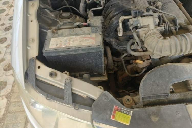 Used Wuling Hongguang 2014 1.2L S Comfort Model China IV Engine Bay Right