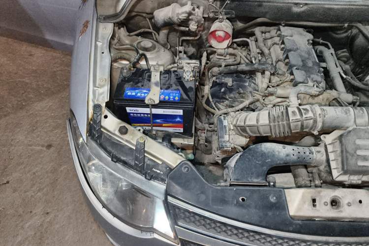 Used Wuling Hongguang 2014 1.5L S Standard Version Engine Bay Right