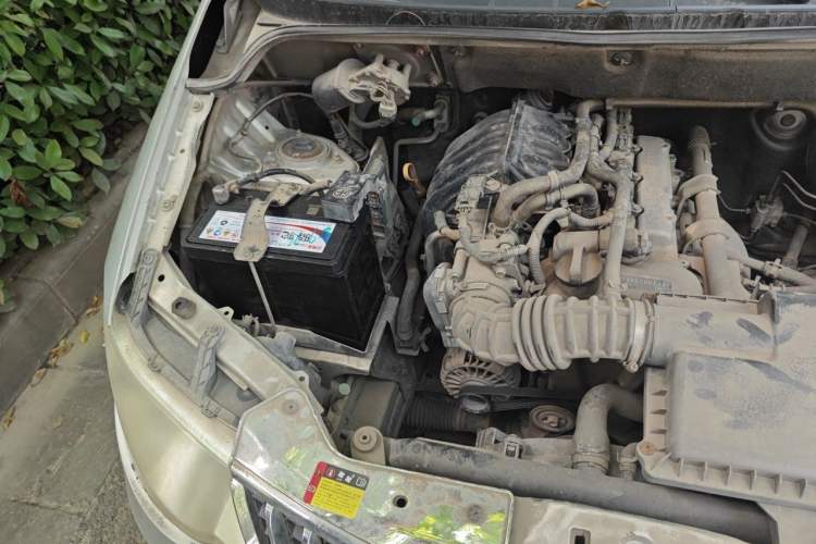 Used Wuling Hongguang 2014 1.2L Standard Model China IV Engine Bay Right
